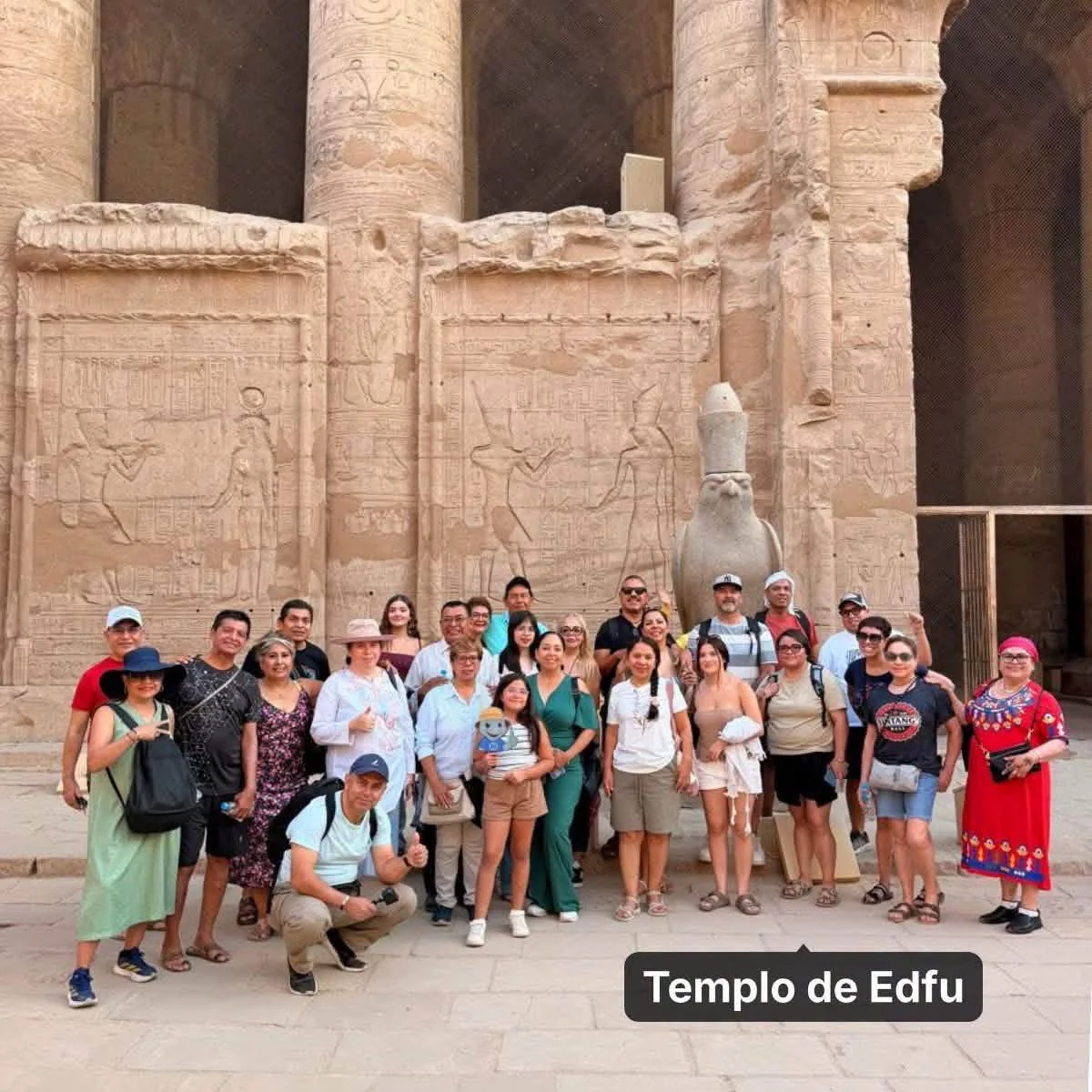 Grupo en Templo de Edfu
